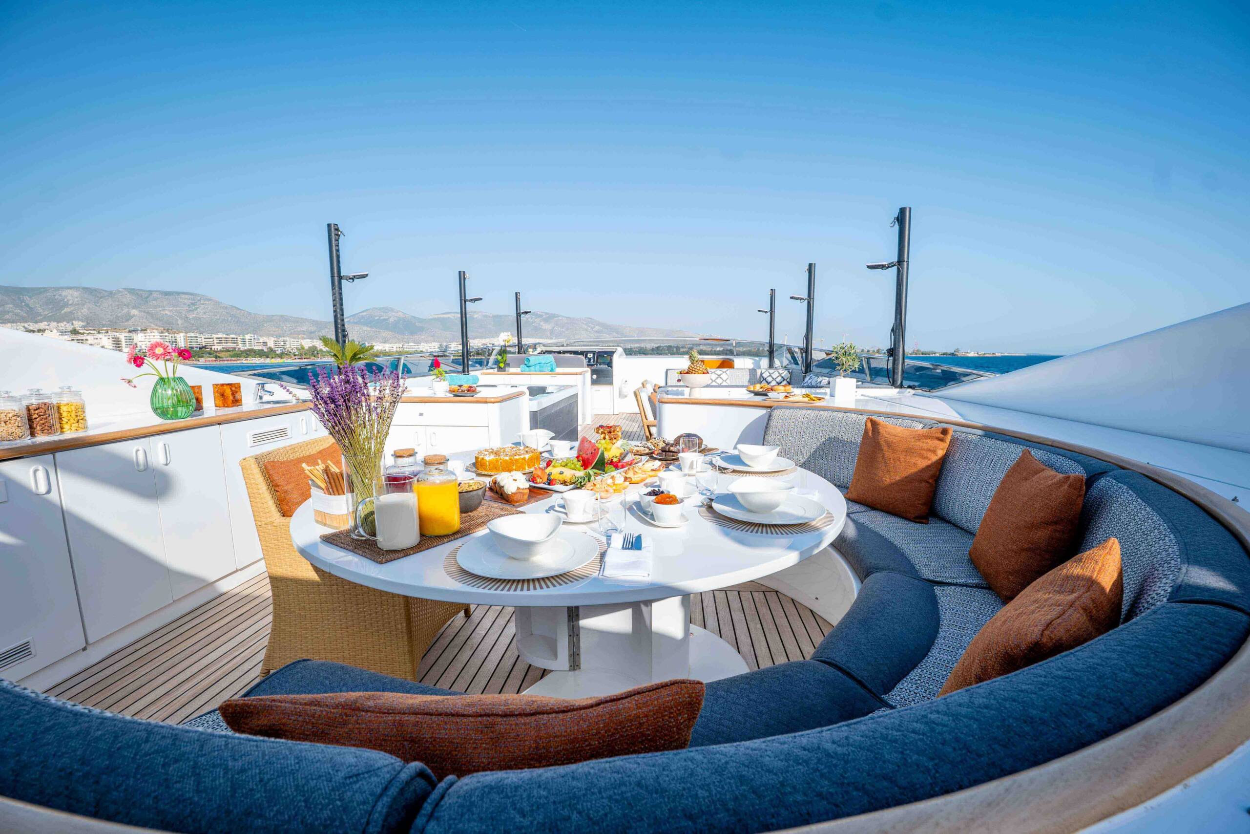 M/Y Mobius