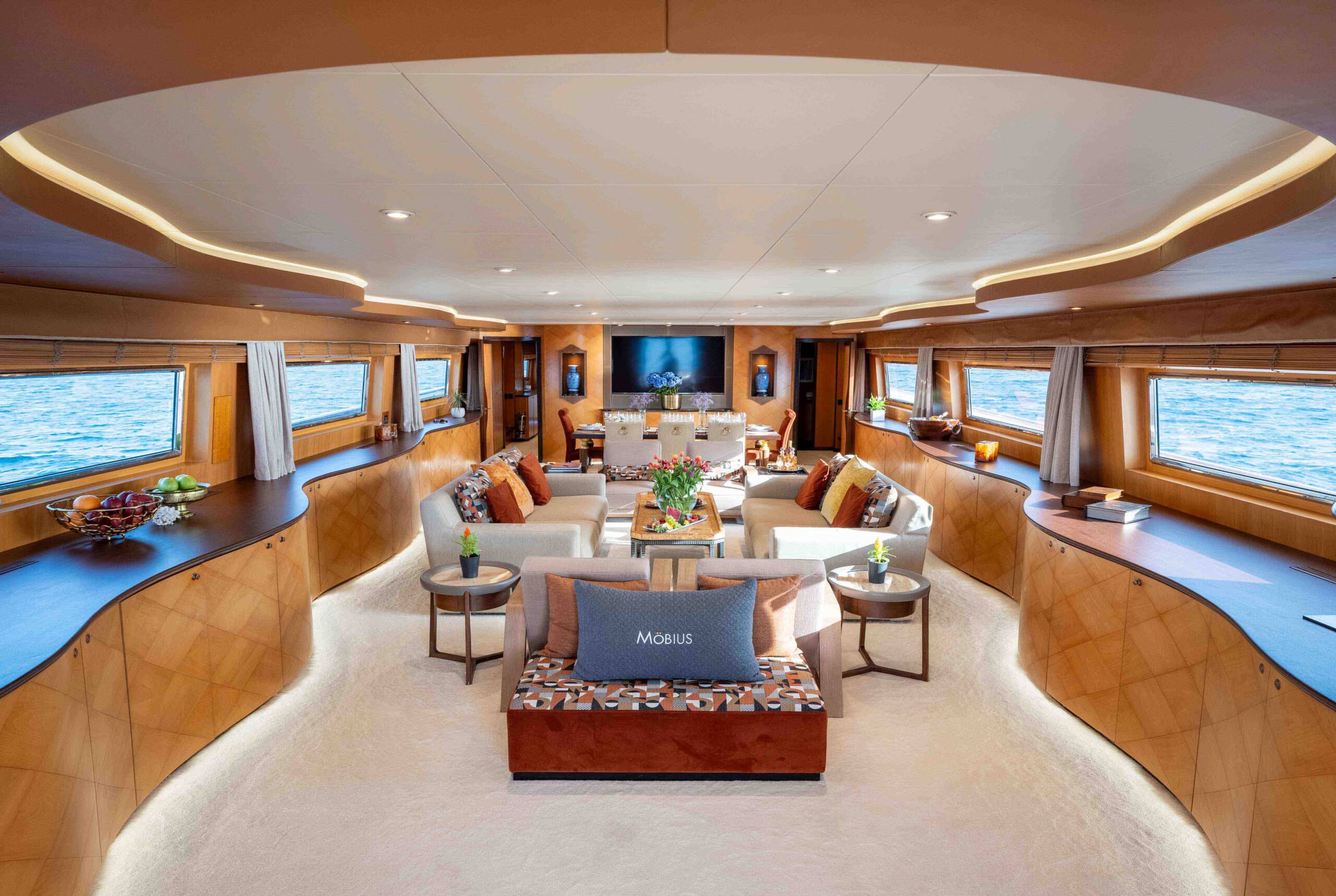 M/Y Mobius