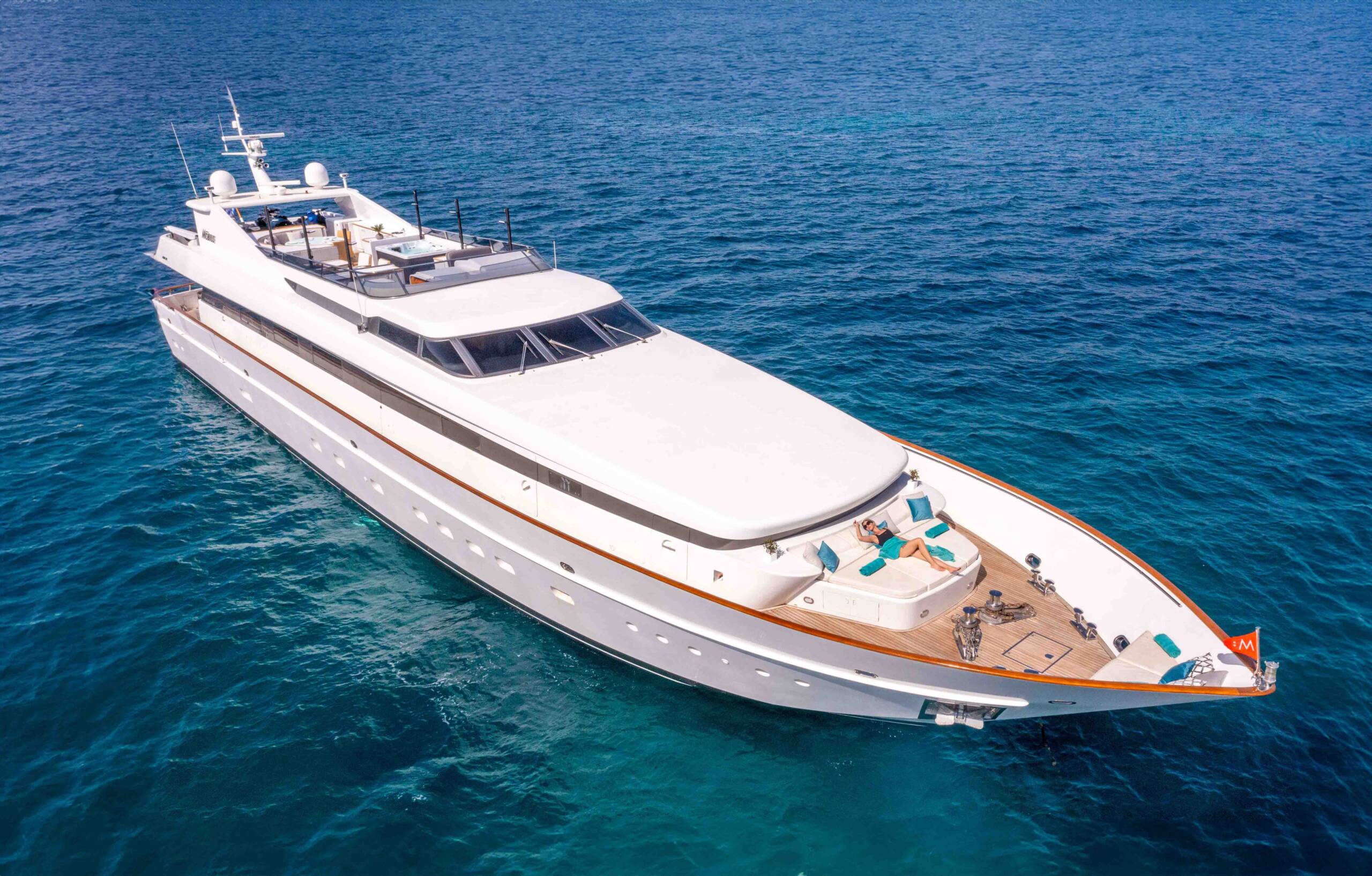 M/Y Mobius
