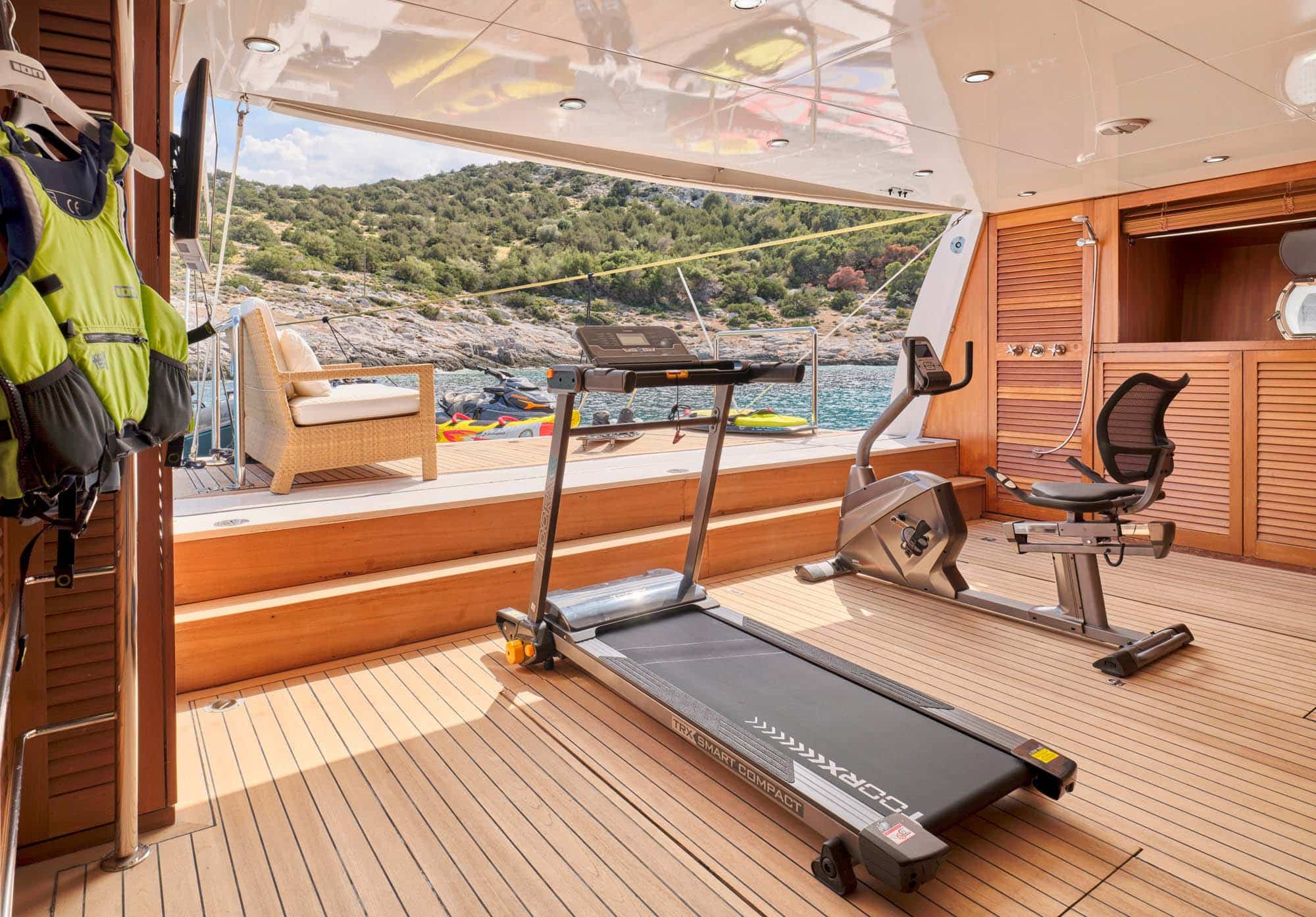M/Y Mobius