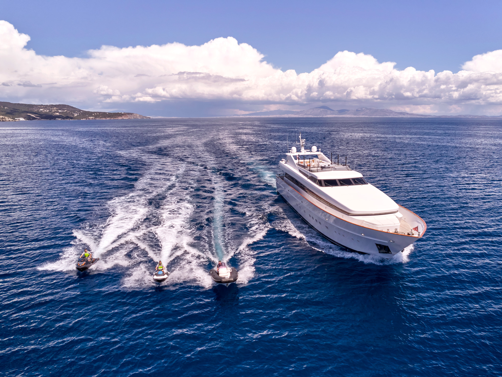 M/Y Mobius