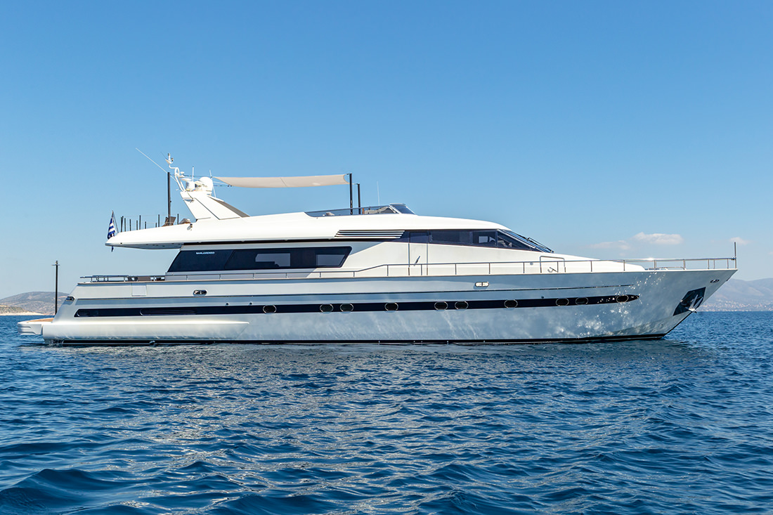 M/Y Aquila Yacht Charter