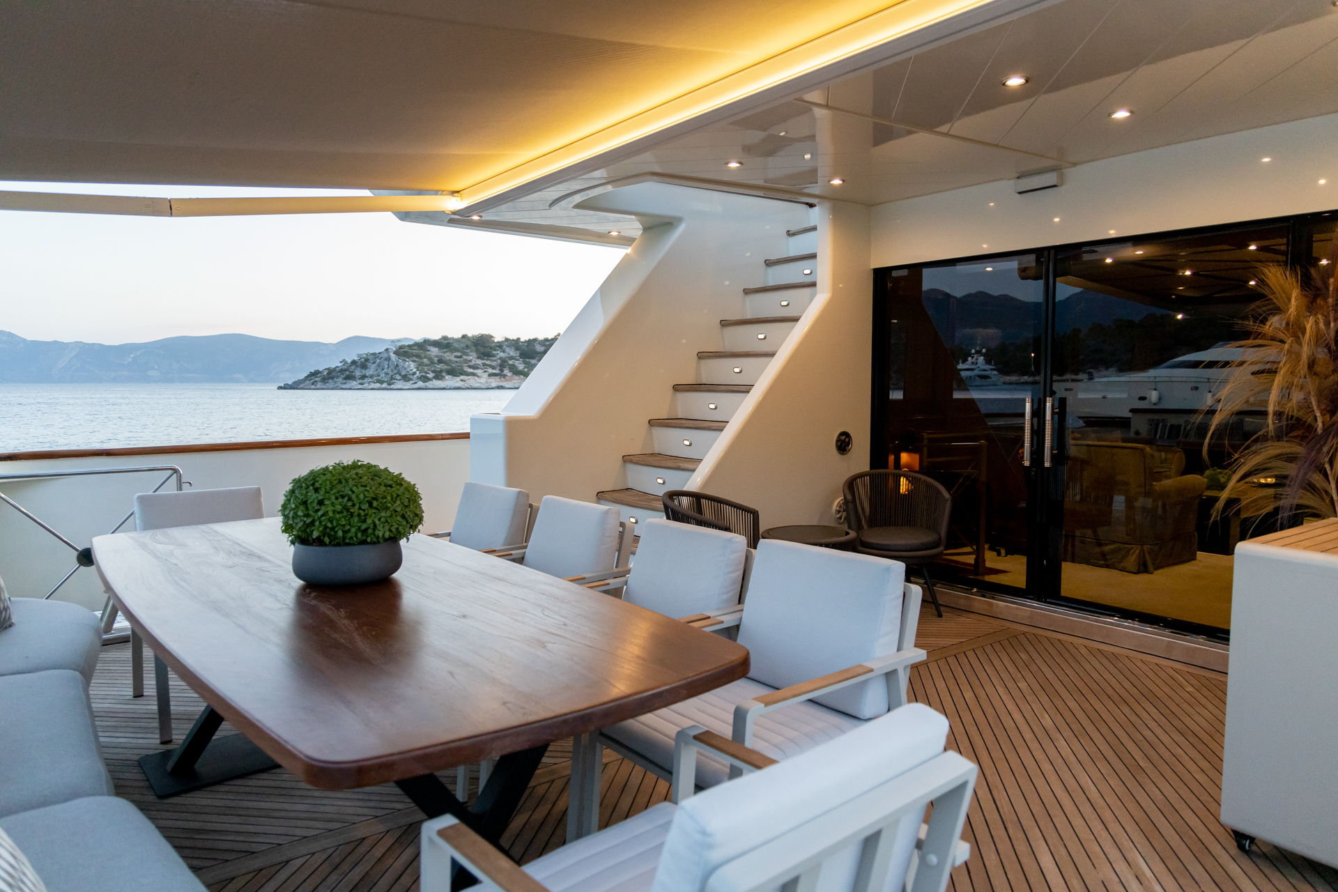 M/Y Aquila Yacht Charter