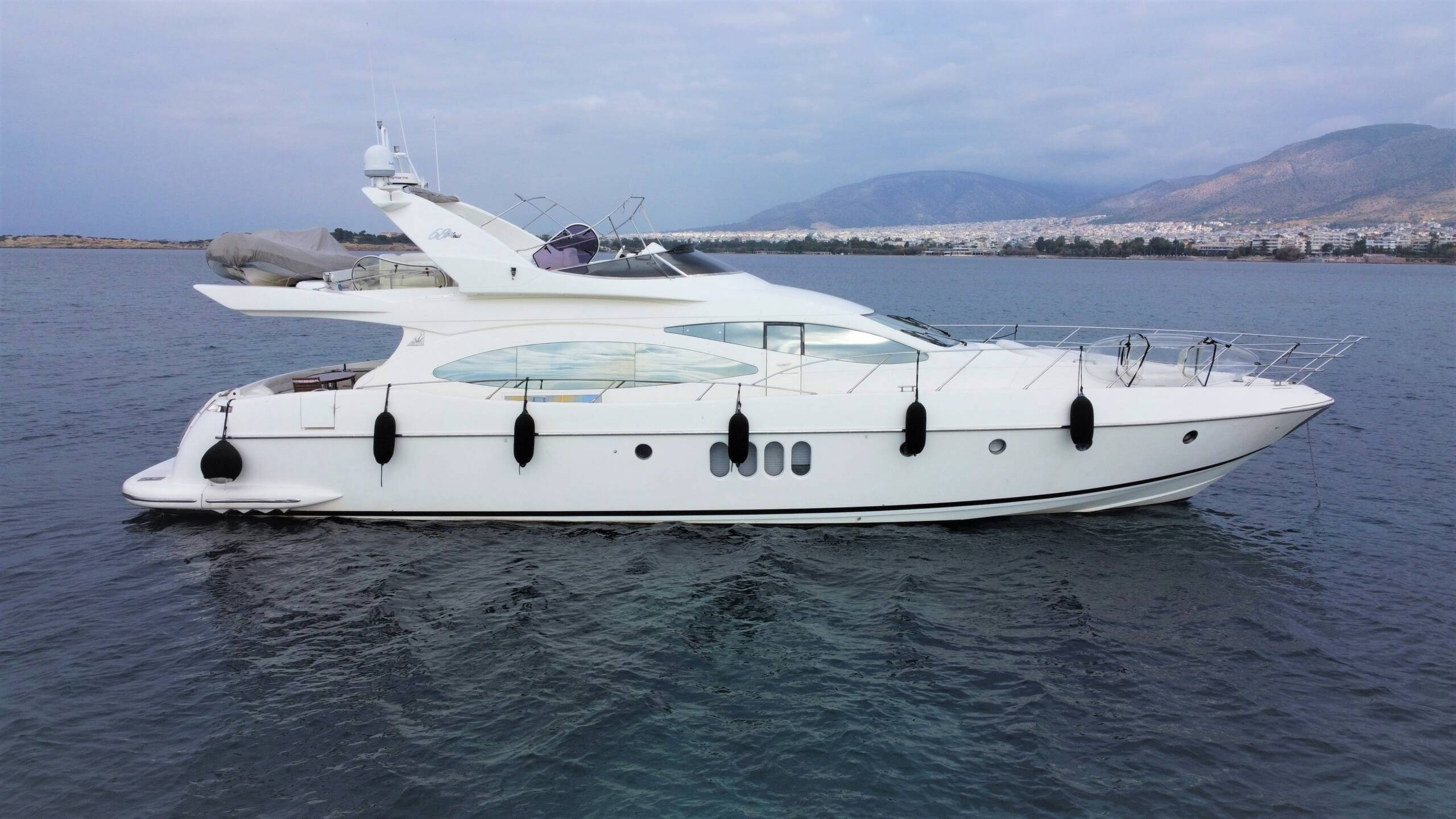 M/Y Dream Azimut 68