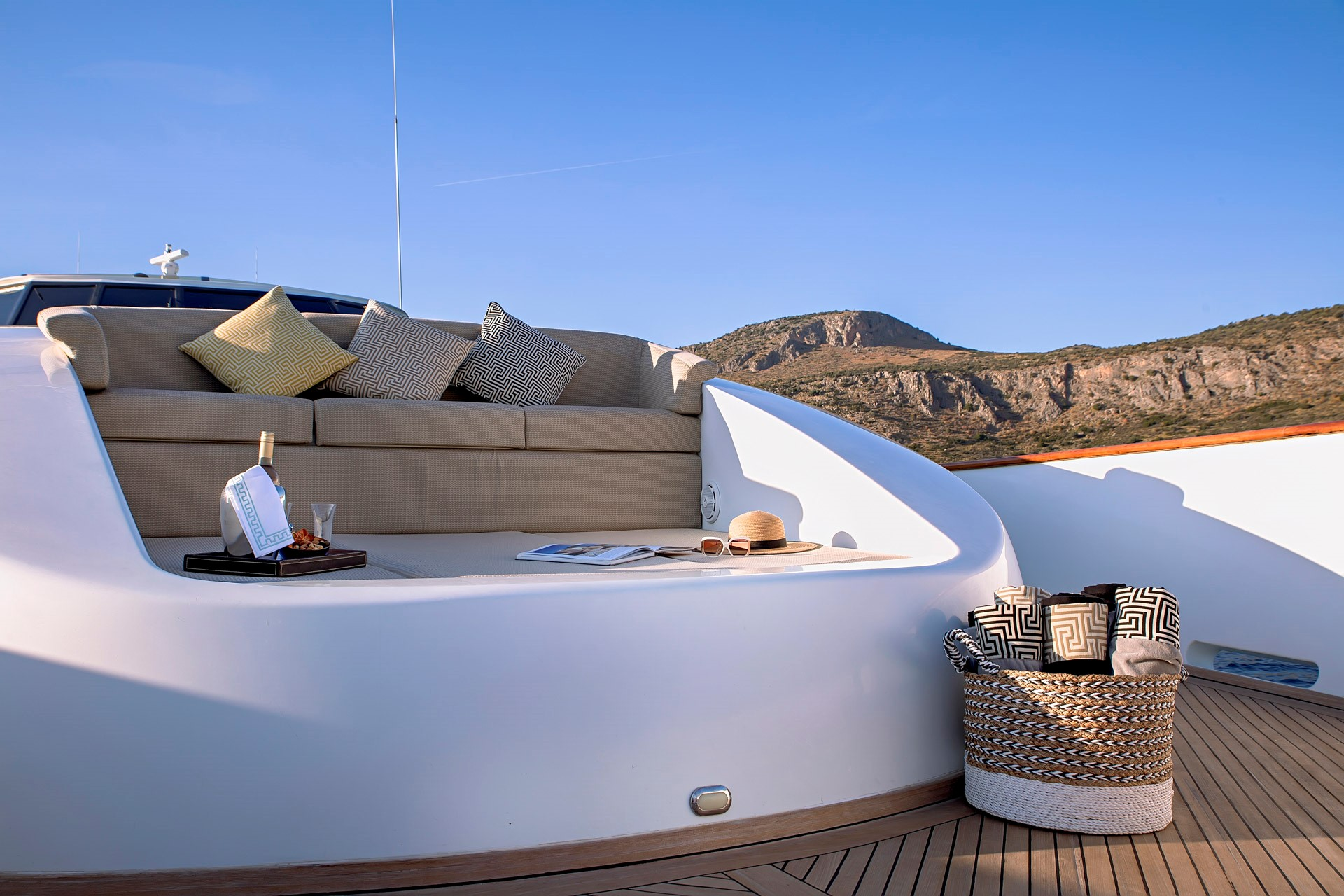M/Y Aquila Yacht Charter