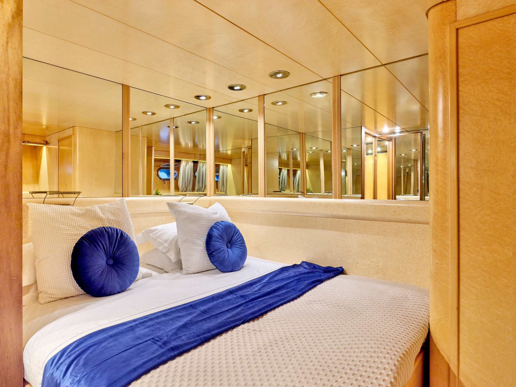 M/Y Lady Rina Yacht Charter