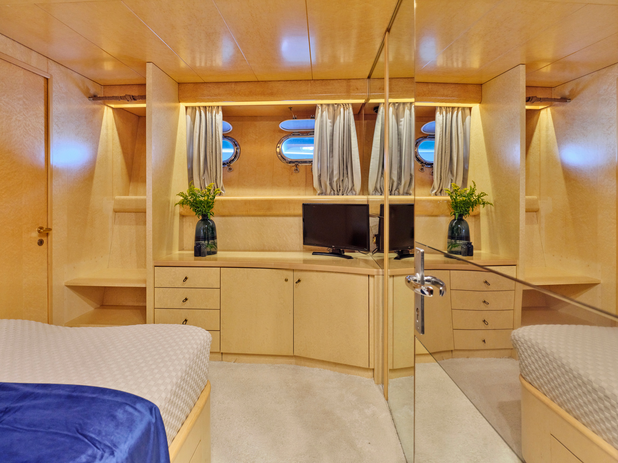 M/Y Lady Rina Yacht Charter