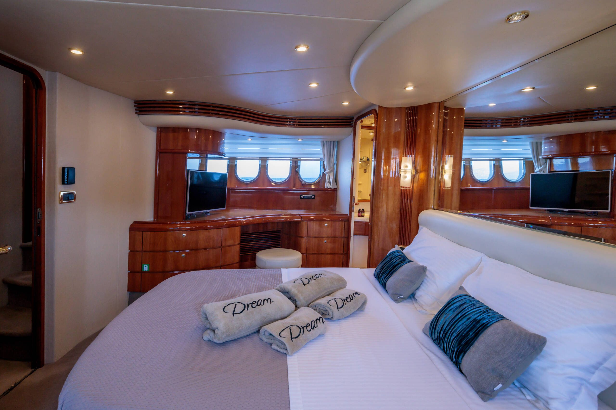 M/Y Dream Azimut 68
