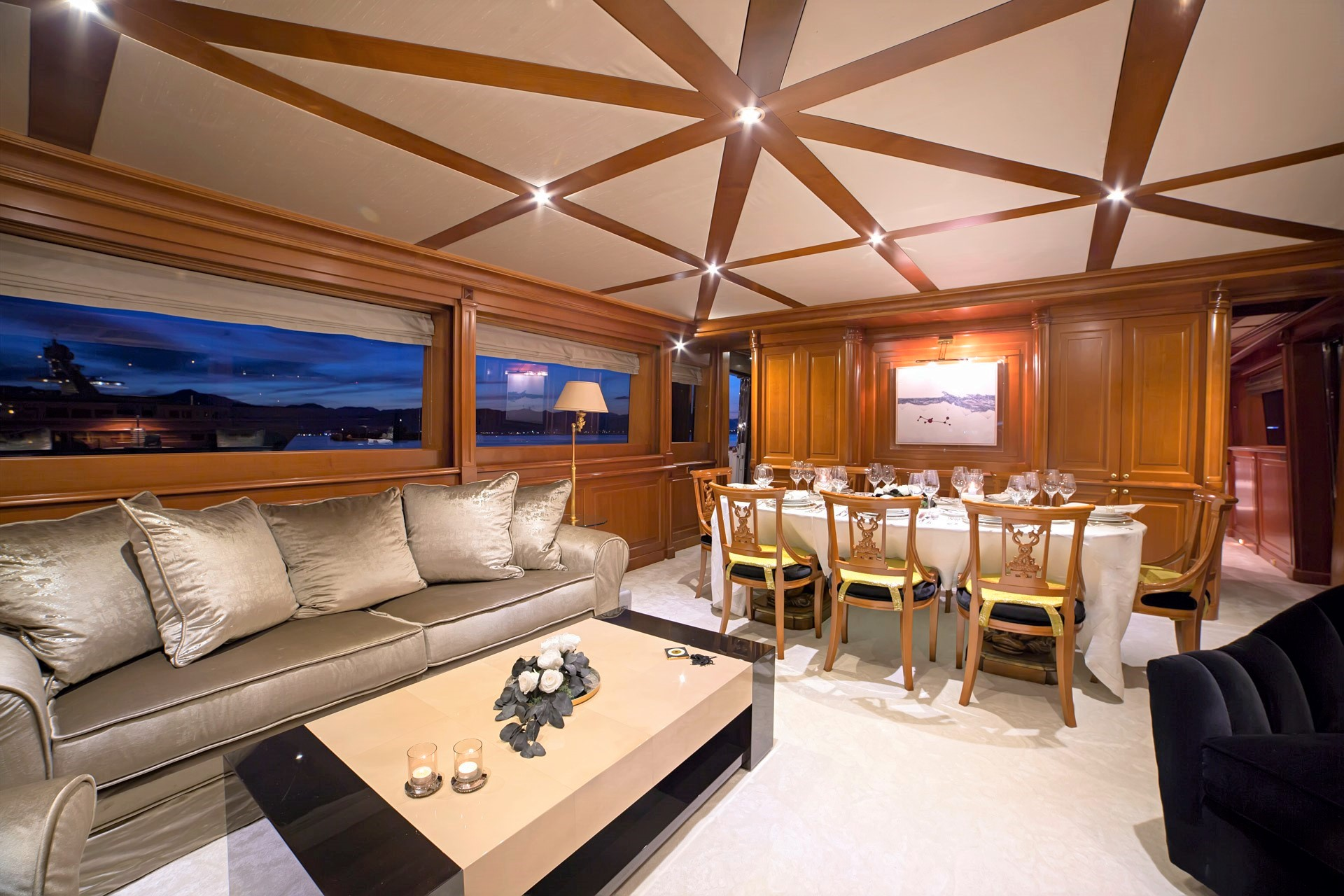 M/Y Aquila Yacht Charter