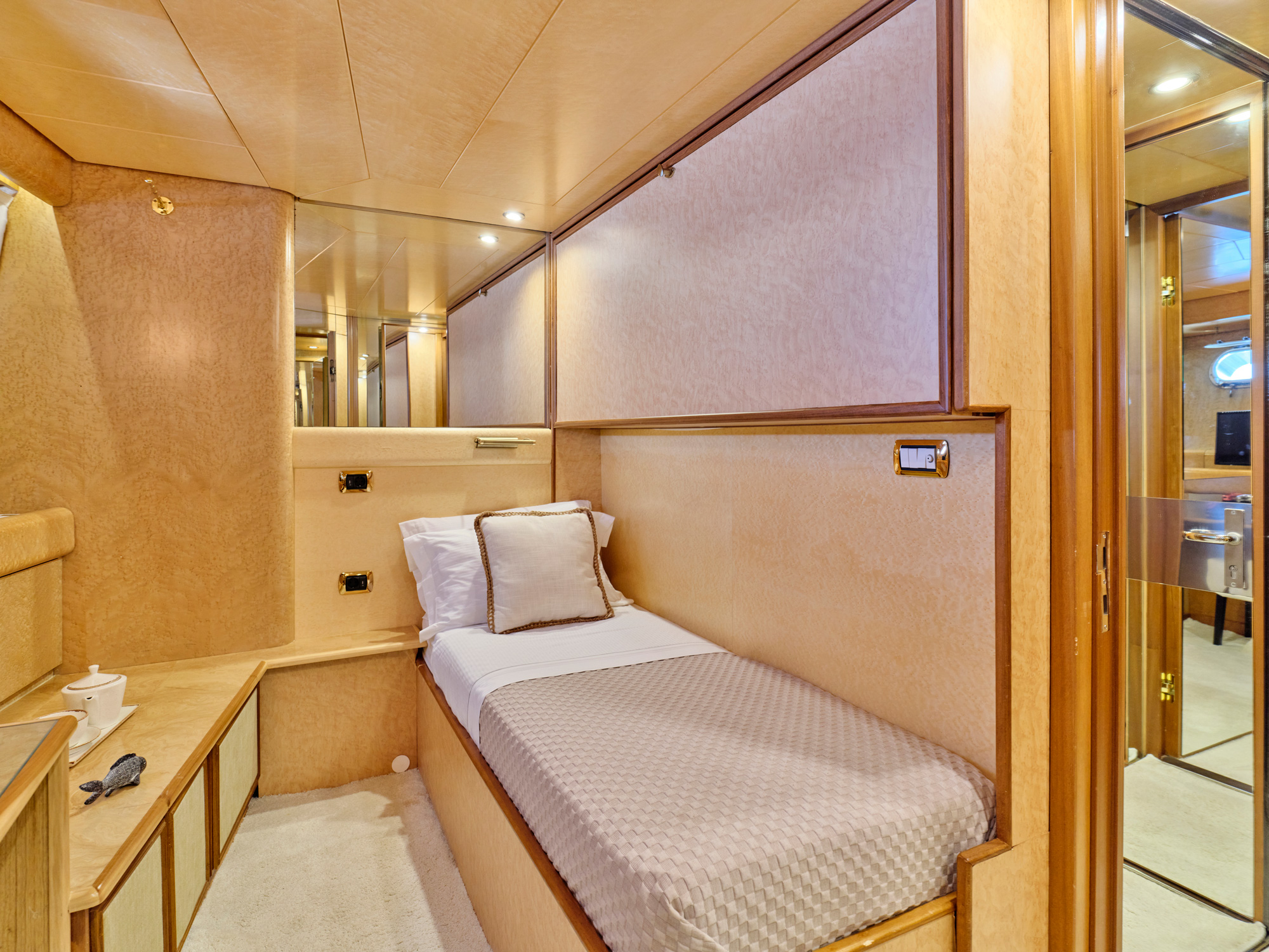 M/Y Lady Rina Yacht Charter