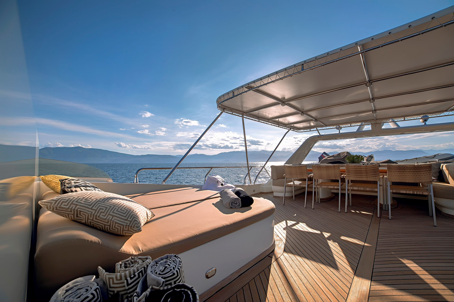 M/Y Aquila Yacht Charter