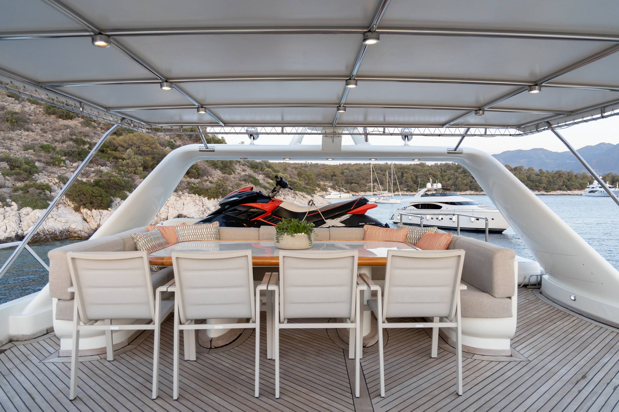 M/Y Aquila Yacht Charter