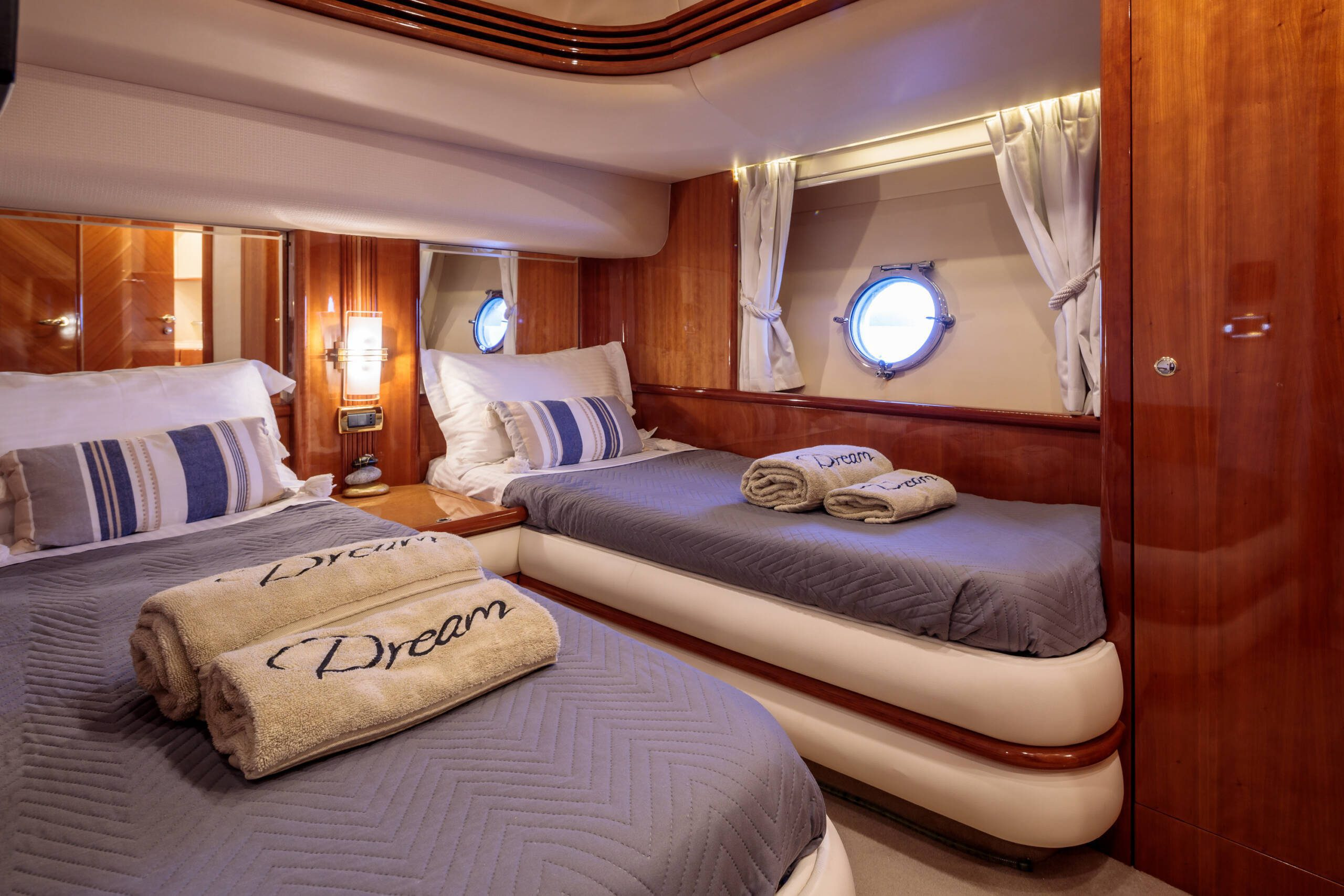 M/Y Dream Azimut 68