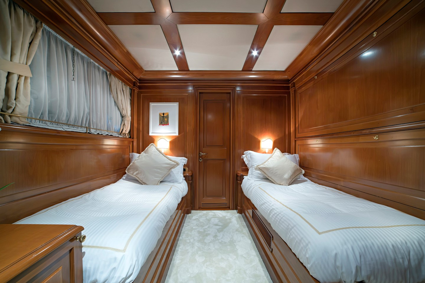M/Y Aquila Yacht Charter