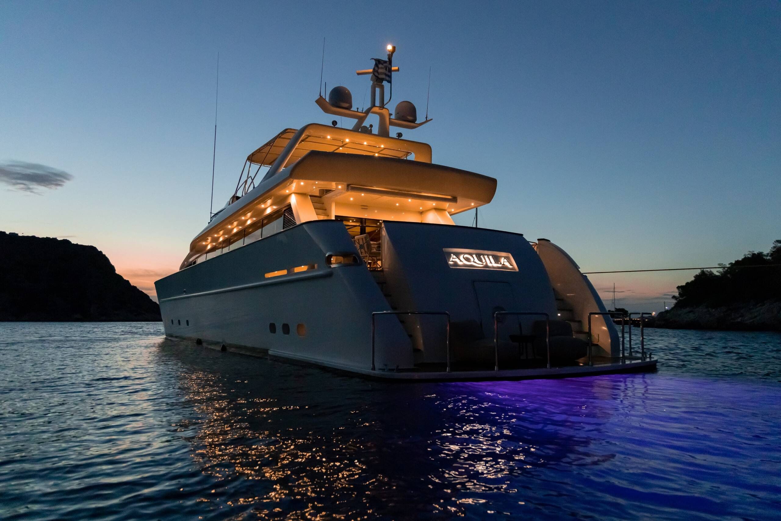 M/Y Aquila Yacht Charter